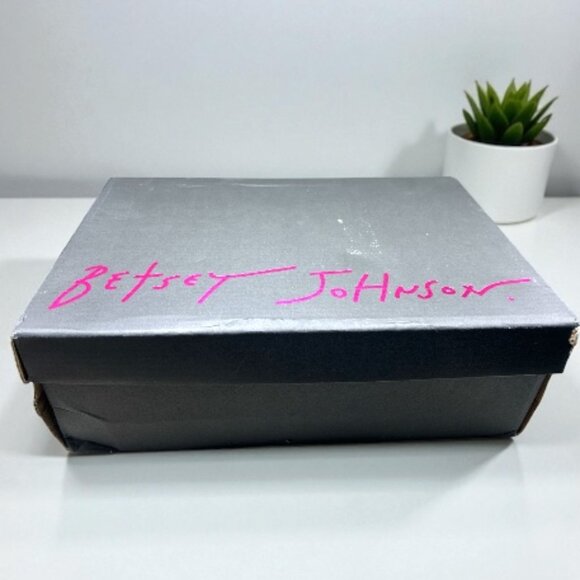 Betsey Johnson Emely Natural Ditsy Kitten Heeled Pump - Size 8 - Picture 8 of 10